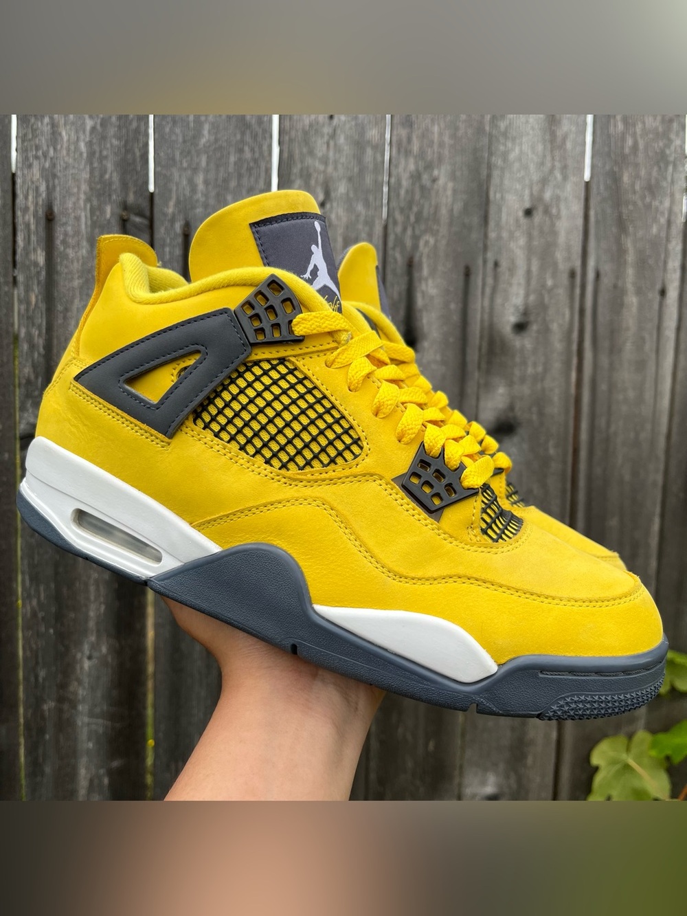 Nike air Jordan 4 lightning size 10 men